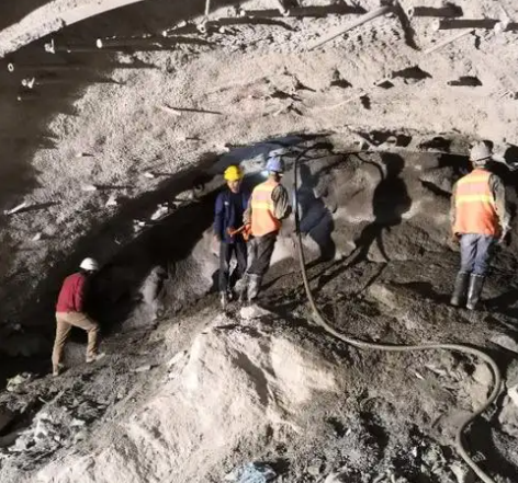 武义隧道拱顶带模注浆料，微膨胀注浆料的特点及施工工艺